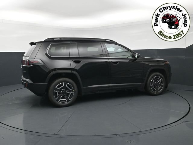 New 2026 Diamond Black Crystal Pearl-Coat Exterior Paint Jeep Laredo image 2