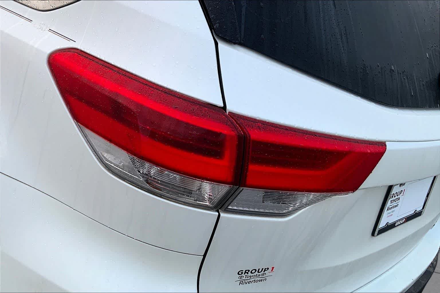 Used 2019 Blizzard Pearl Toyota XLE image 27