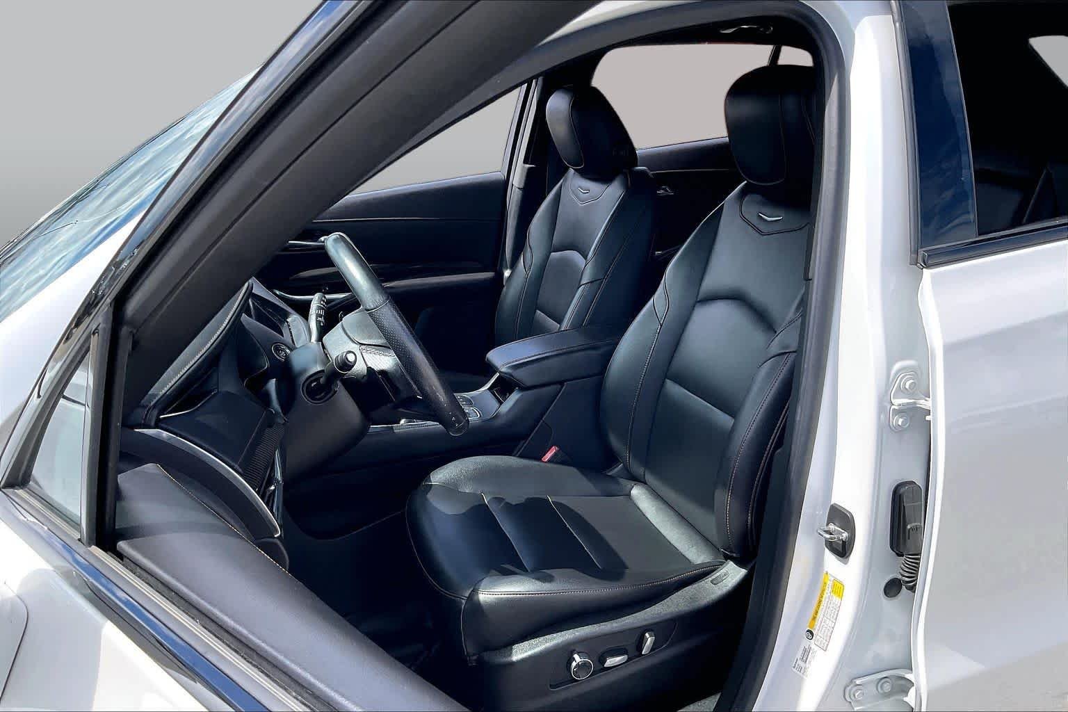 Used 2019 CRYSTAL WHITE TRICOAT Cadillac FWD Sport image 7