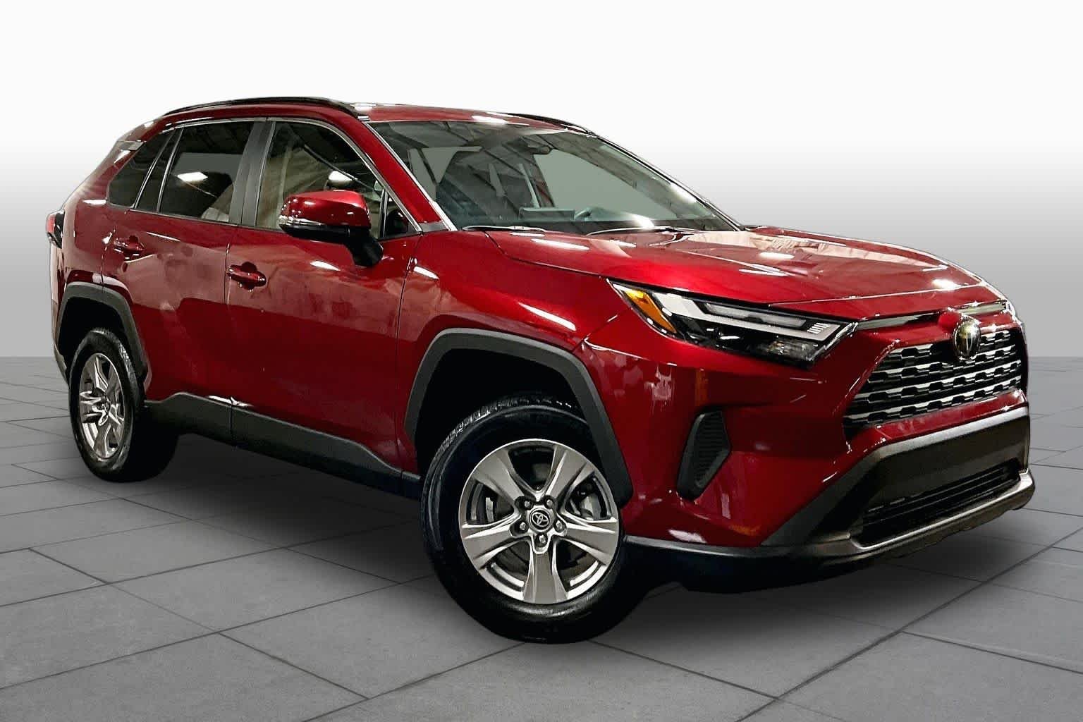 Used 2025 Ruby Flare Pearl Toyota XLE image 3