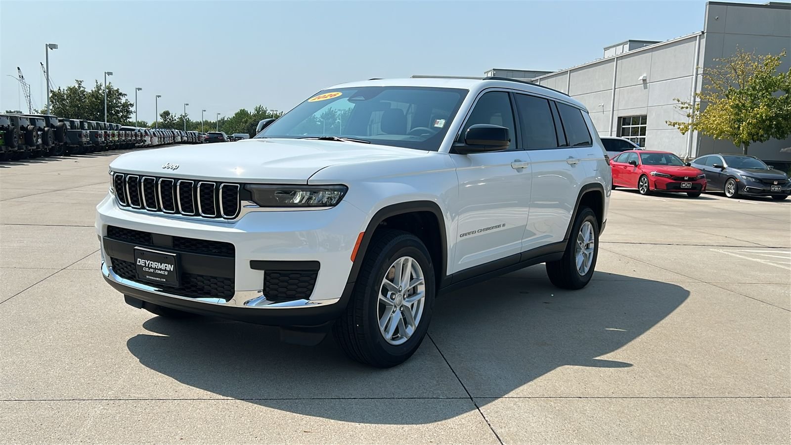 New 2026 Bright White Clear-Coat Exterior Paint Jeep Laredo X image 8