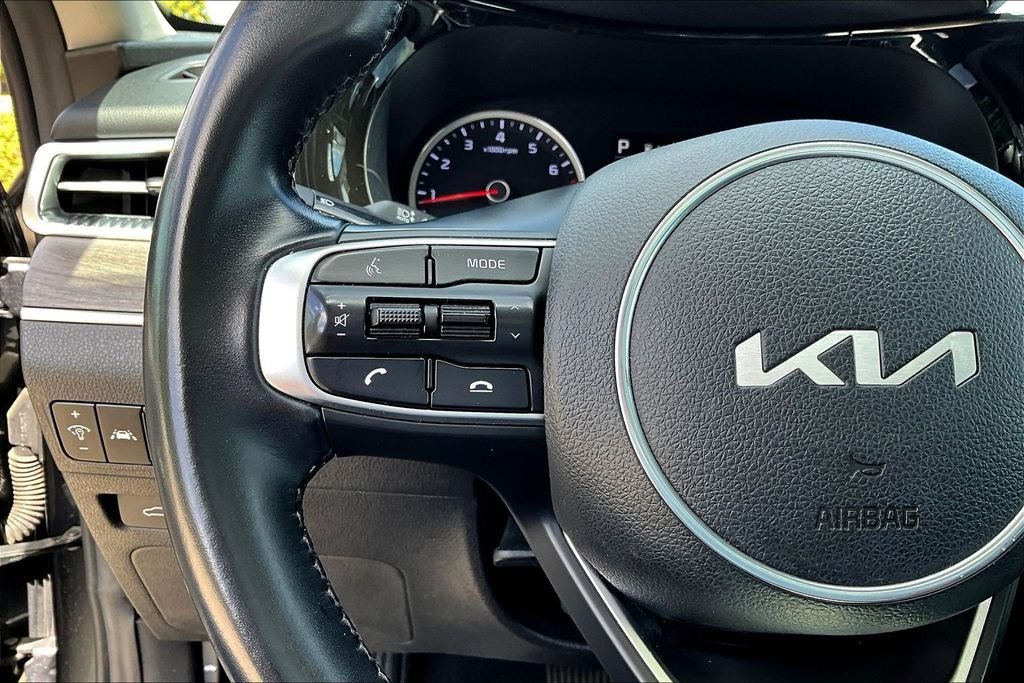 Used 2022 Gray Kia EX image 9
