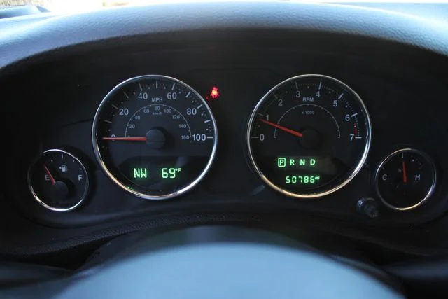 Used 2018 Red Jeep Unlimited Sahara image 9