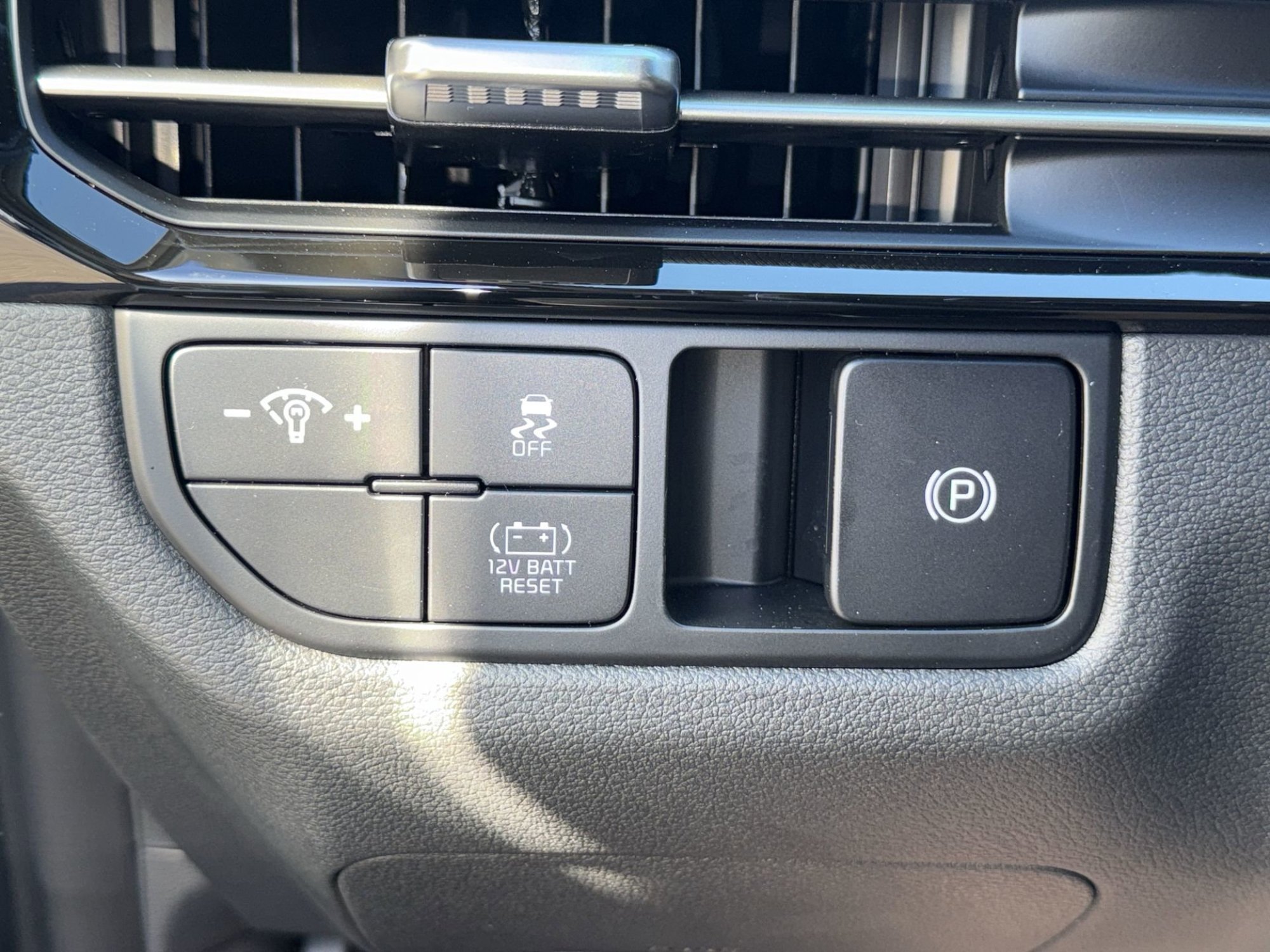 New 2026 Steel Gray Kia LX image 22