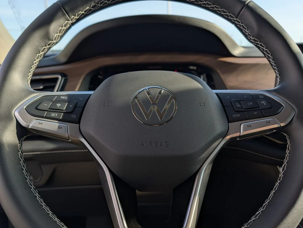 New 2026 Black Volkswagen 2.0T SE image 18
