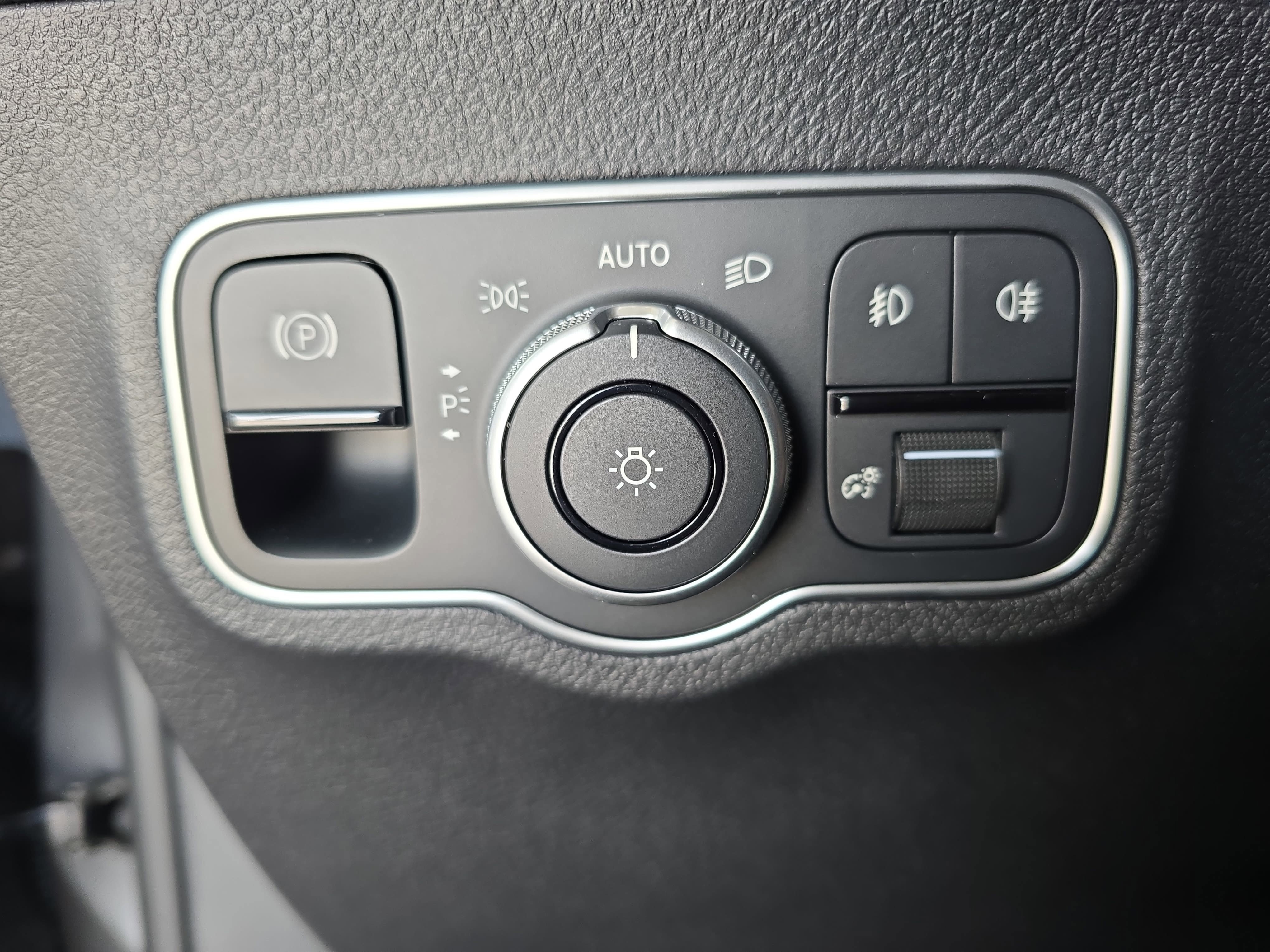 New 2026 Mountain Grey Metallic Mercedes-Benz GLB250 image 26