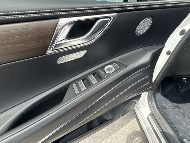Used 2024 White Genesis 3.5T image 13