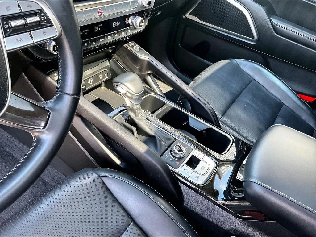 Used 2025 Black Kia S image 23