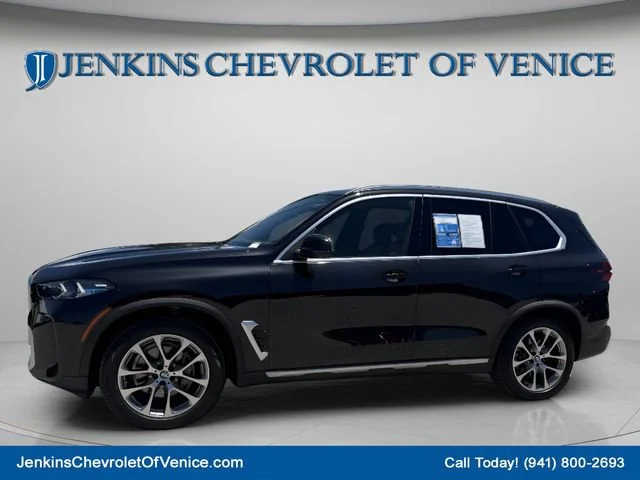 Used 2024 Black BMW sDrive40i image 10