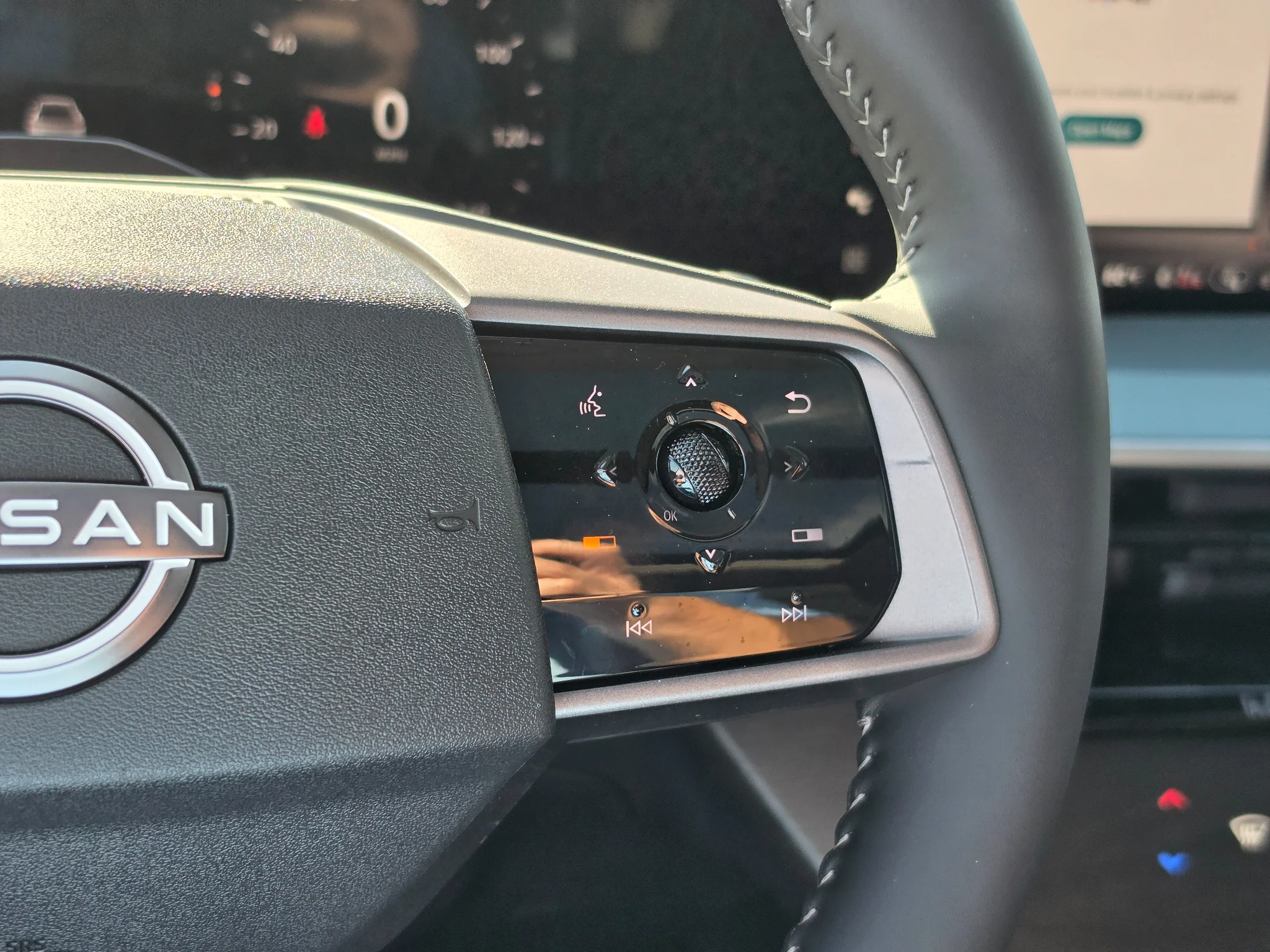 New 2026 Boulder Gray Pearl/Super Black Nissan Platinum image 14
