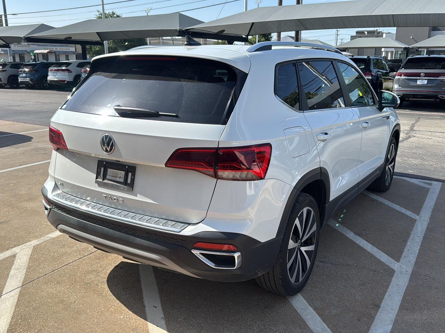 Used 2023 Pure White Volkswagen SE image 5