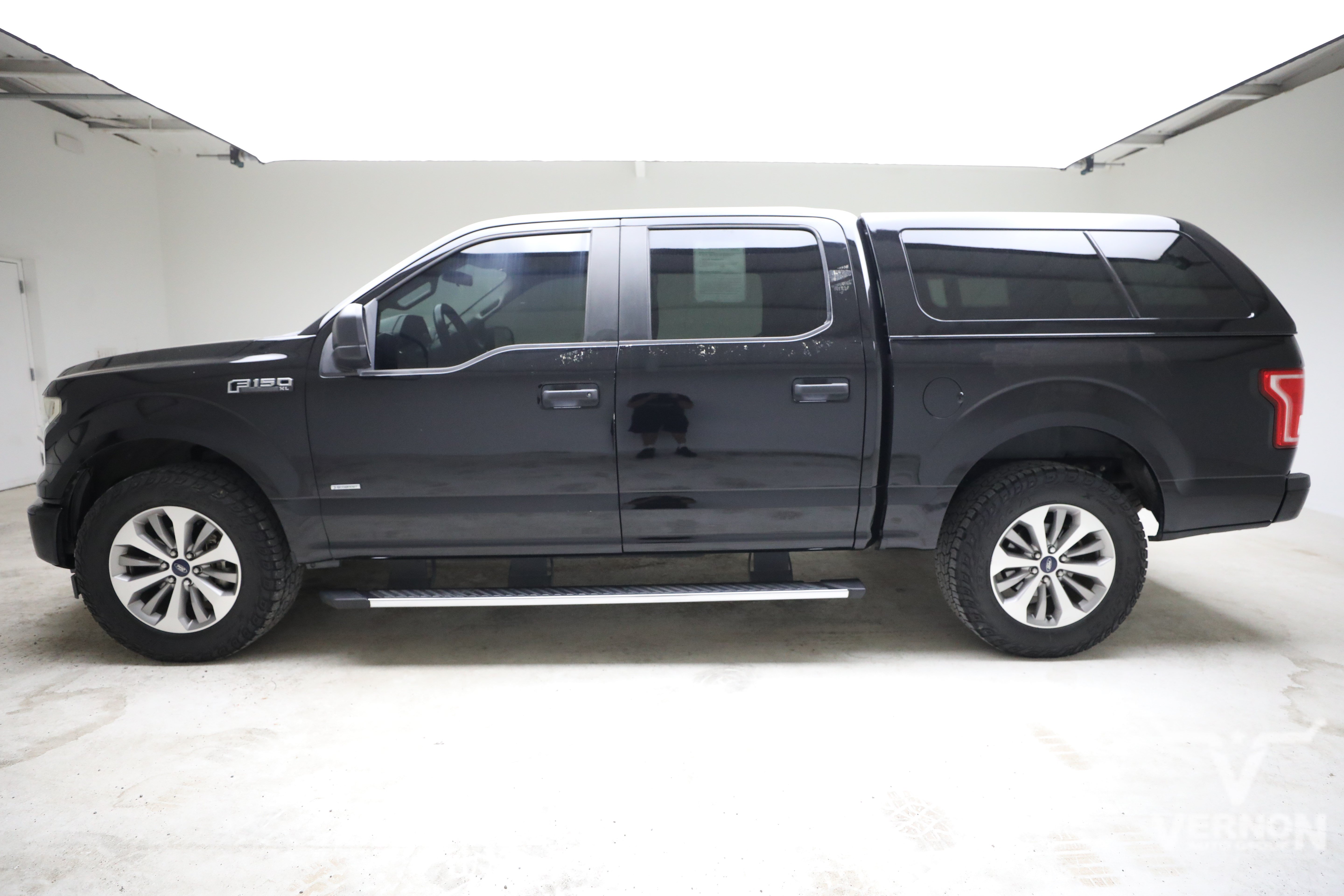 Used 2017 Shadow Black Ford Y image 2