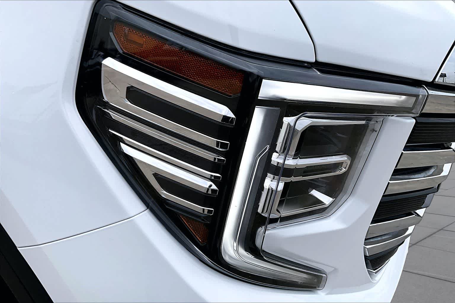 Used 2025 Summit White GMC SLT image 28