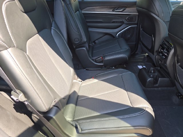 New 2027 High-Gloss Black Paint Jeep Limited Reserve image 35