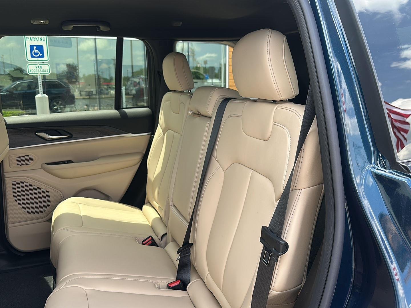 New 2026 Fathom Blue Pearl-Coat Exterior Paint Jeep Limited image 29