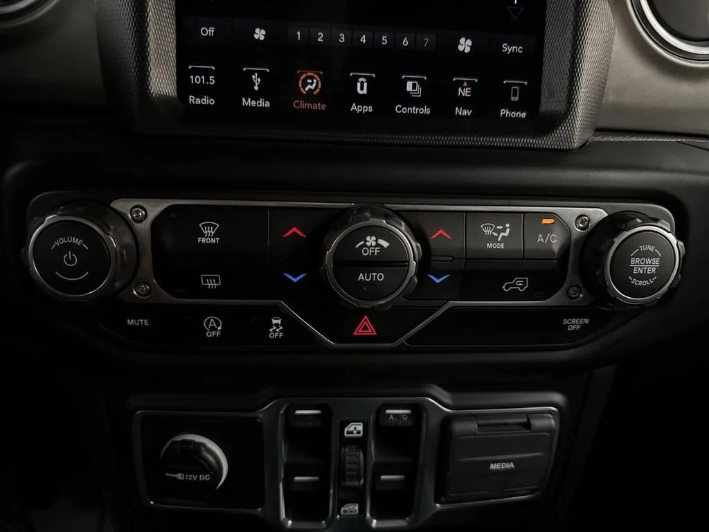 Used 2018 Gray Clearcoat Jeep Unlimited Sahara image 25