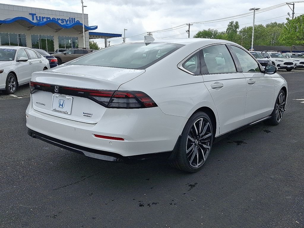 New 2026 Platinum White Pearl Honda Touring Hybrid image 4