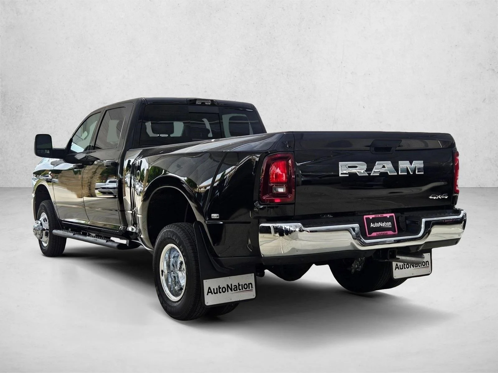 New 2026 Diamond Black Crystal Pearl-Coat Exterior Paint RAM Tradesman image 8