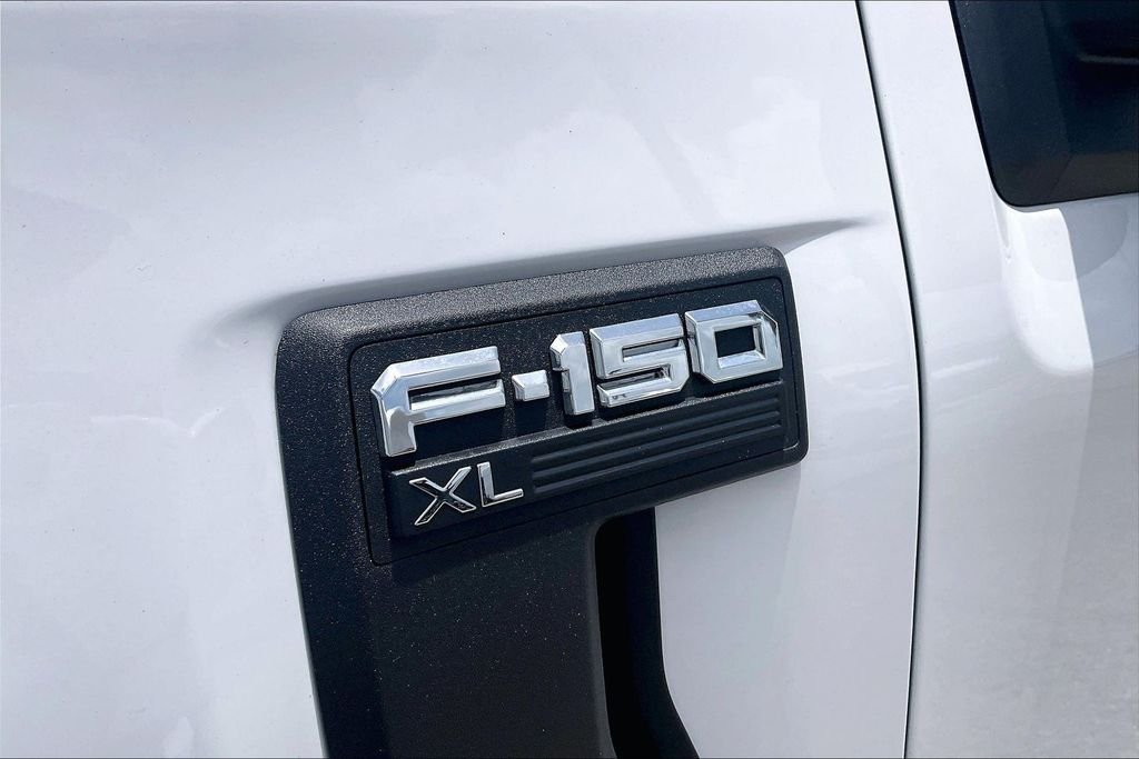 New 2025 Oxford White Ford XL image 15