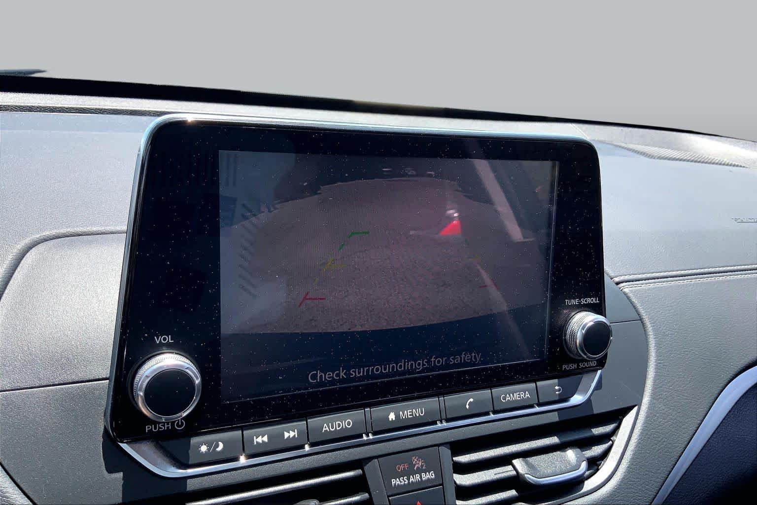 Used 2019 Super Black Nissan 2.5 SV image 27
