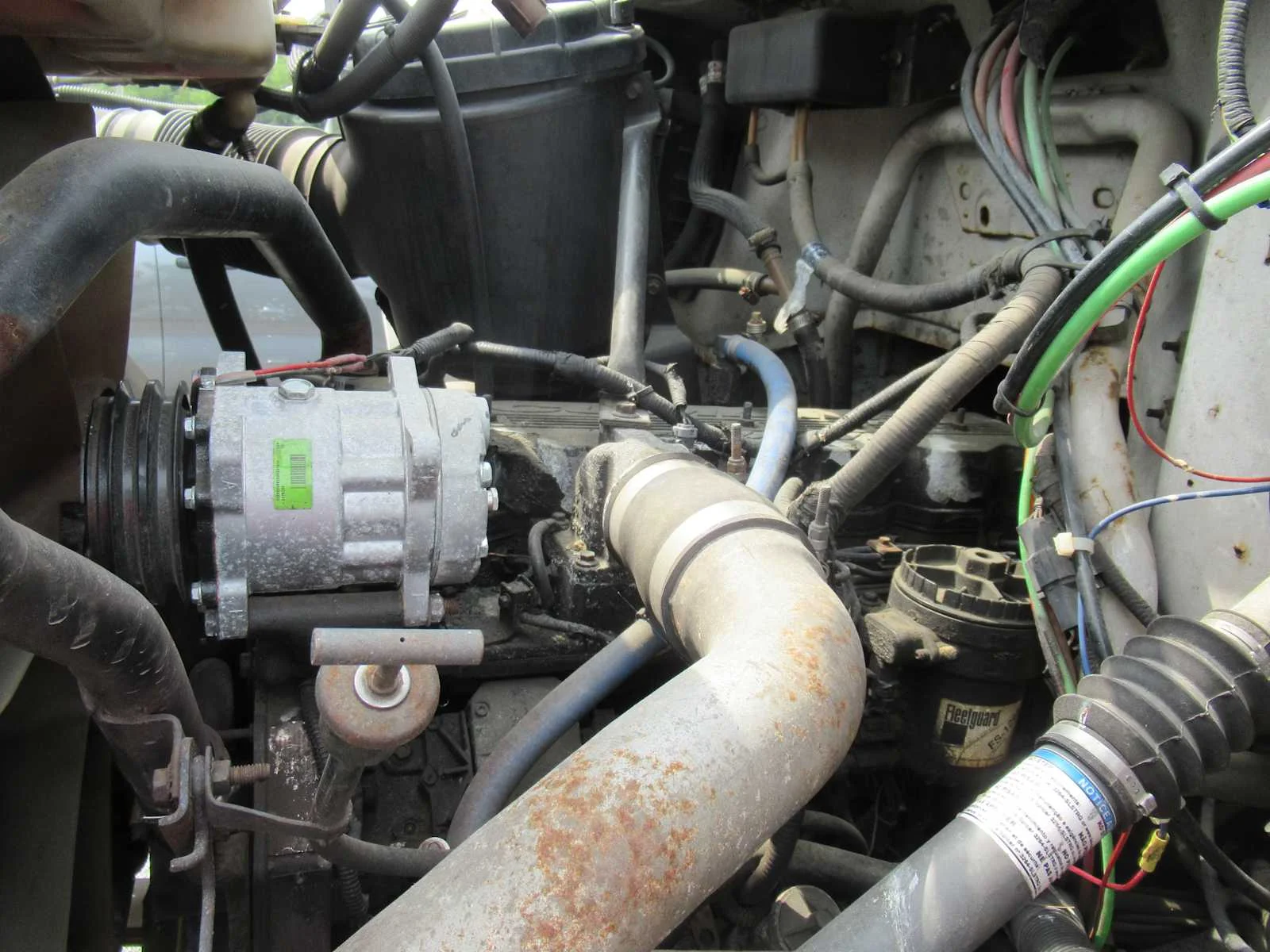 Used 2003 Oxford White Ford XL image 30