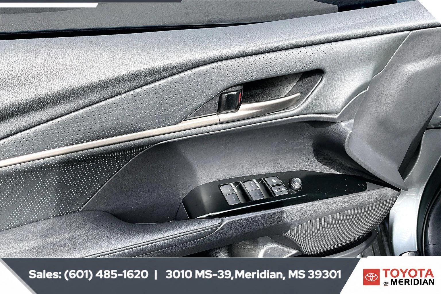 Used 2025 Heavy Metal w/Midnight Black Metallic Roof Toyota XSE image 17