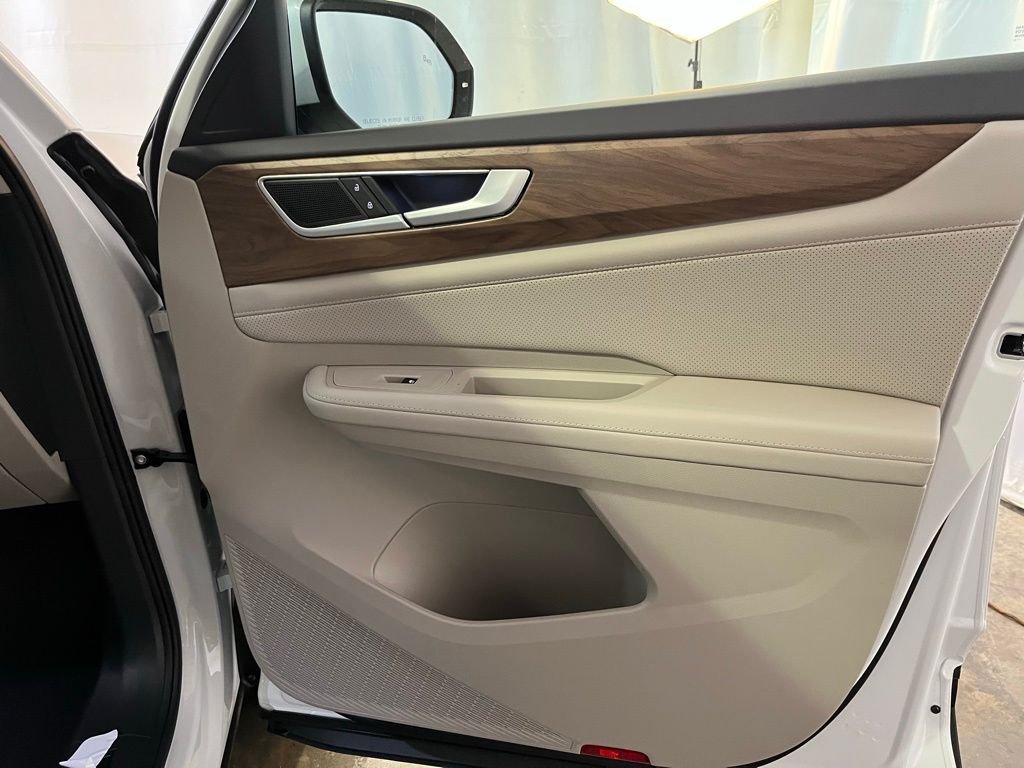 New 2026 White/off-white Volkswagen 2.0T SE w/Technology image 11