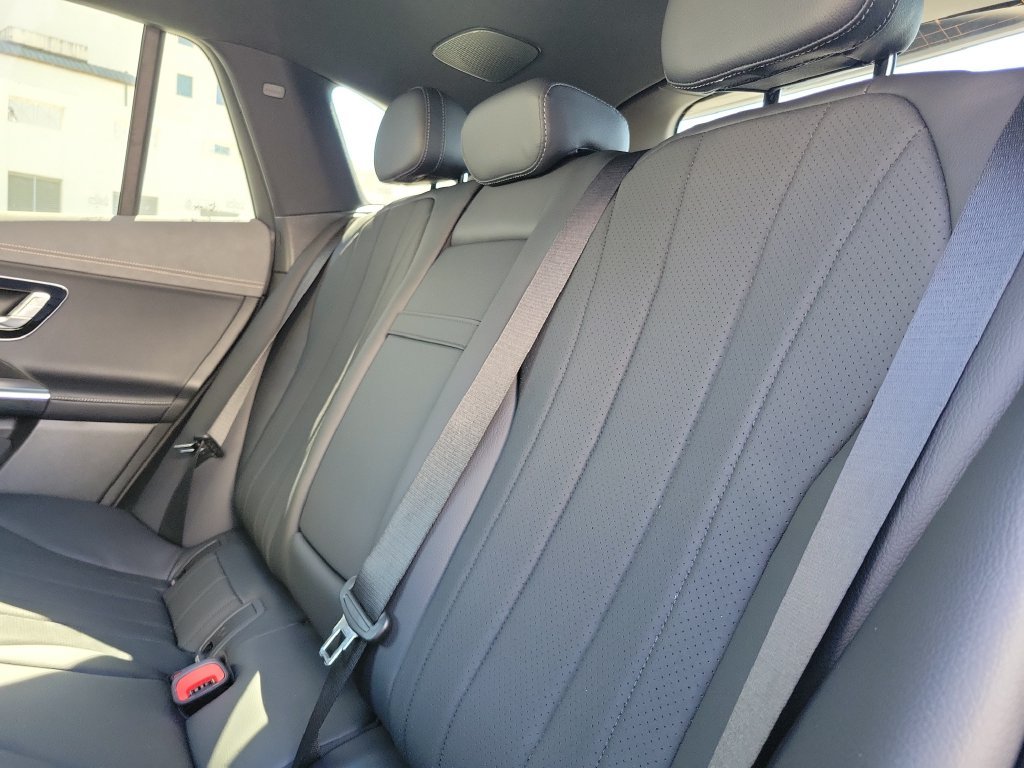 New 2027 MANUFAKTUR Alpine Grey Mercedes-Benz EQE 320 image 10
