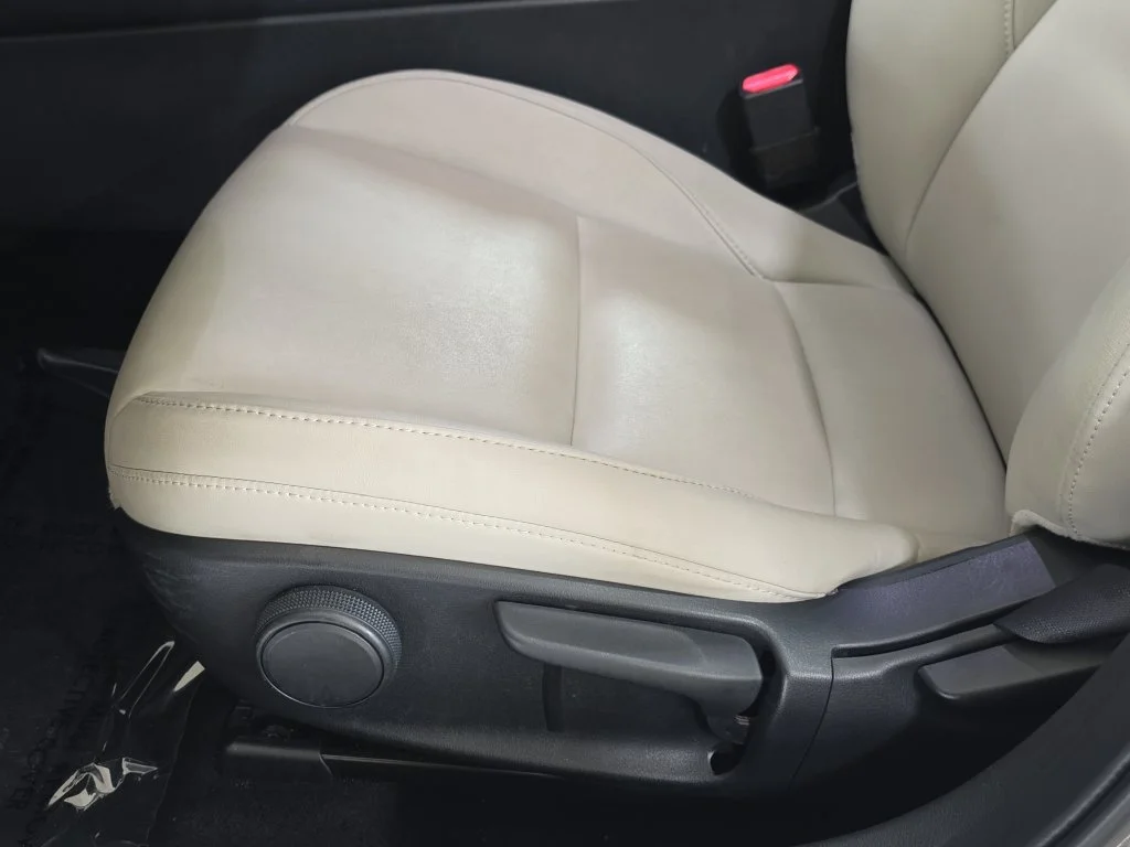 Used 2020 Snowflake White Pearl Mica Mazda Select image 28
