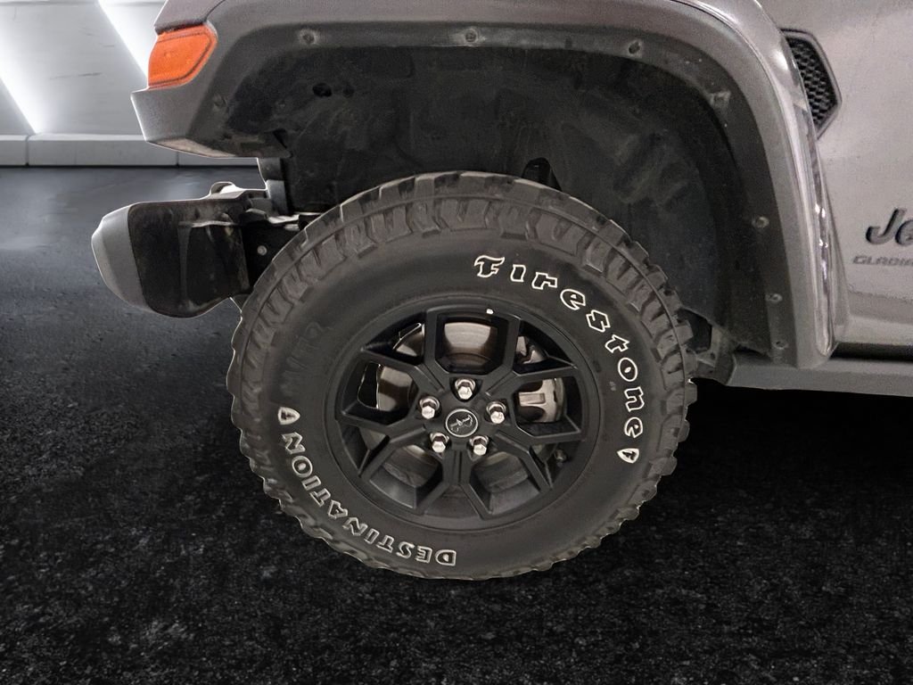 Used 2025 Gray Jeep Willys image 27