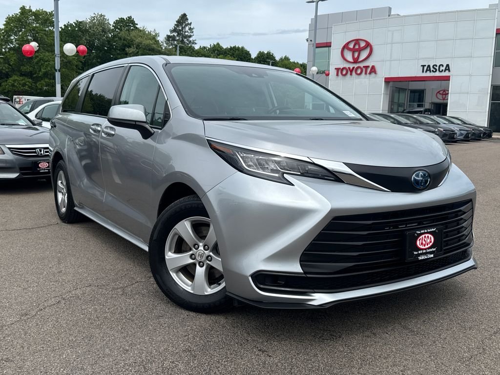 2021 Toyota Sienna LE 8-Passenger Hybrid FWD's photo