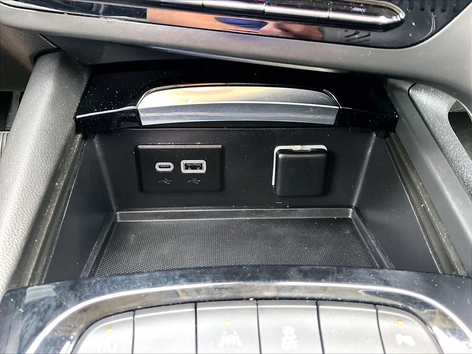 Used 2023 White Buick Preferred image 32