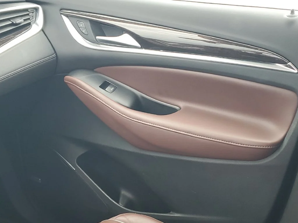 Used 2020 WHITE FROST TRICOAT Buick Avenir image 12