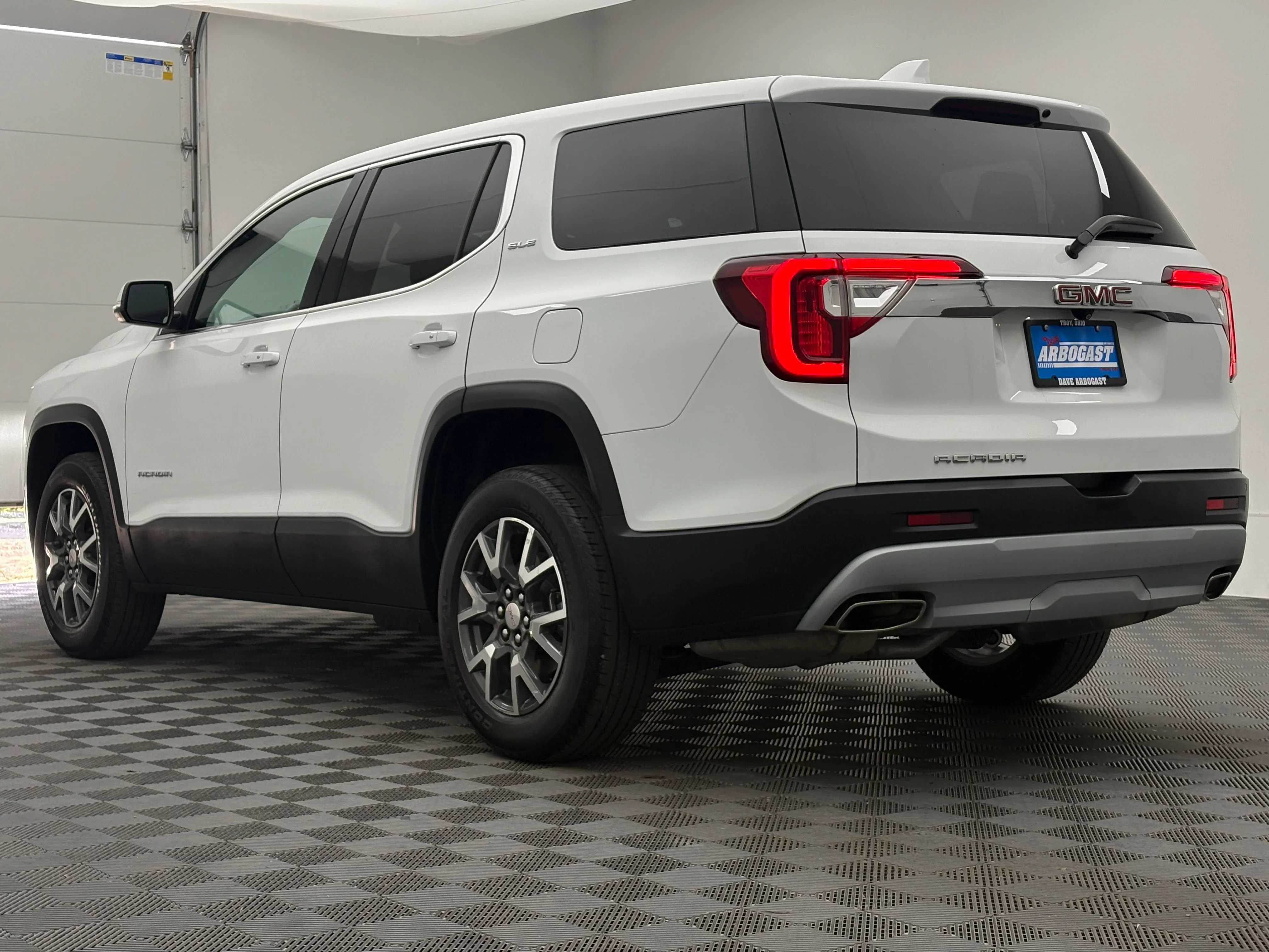 Used 2023 Summit White GMC SLE image 8