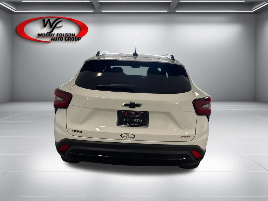 New 2026 Summit White Chevrolet 2RS image 7