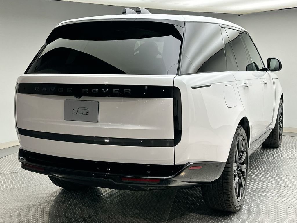 New 2026 Ostuni Pearl Wht Prem Met Land Rover SE image 3