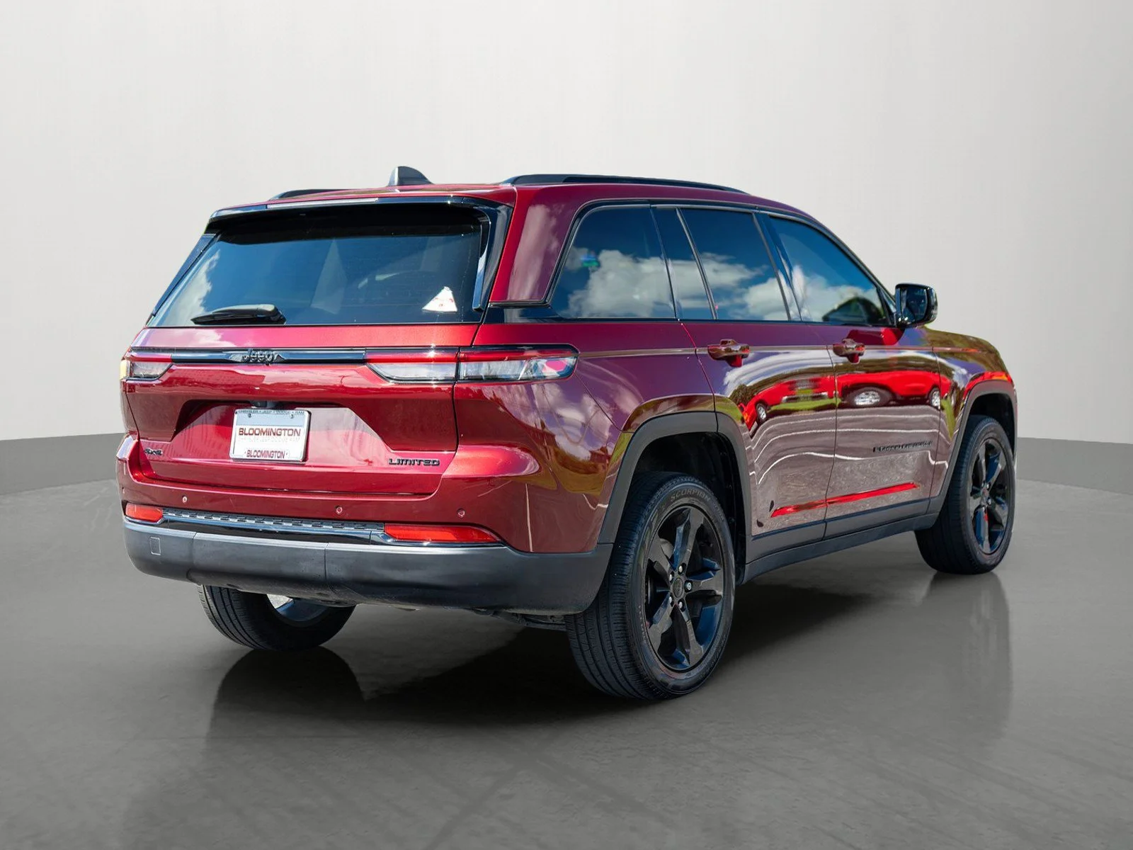Used 2023 Velvet Red Pearlcoat Jeep Limited image 7