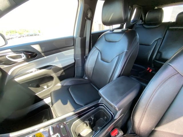 Used 2024 White Jeep Limited image 9