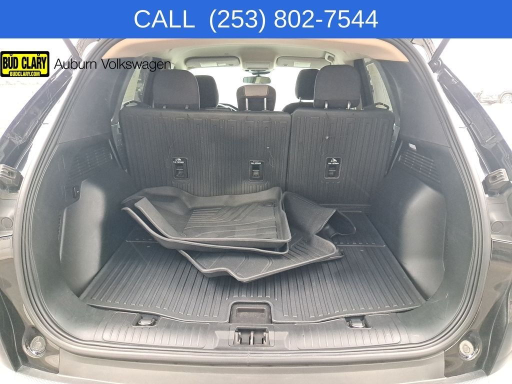 Used 2020 Black Ford SE image 28
