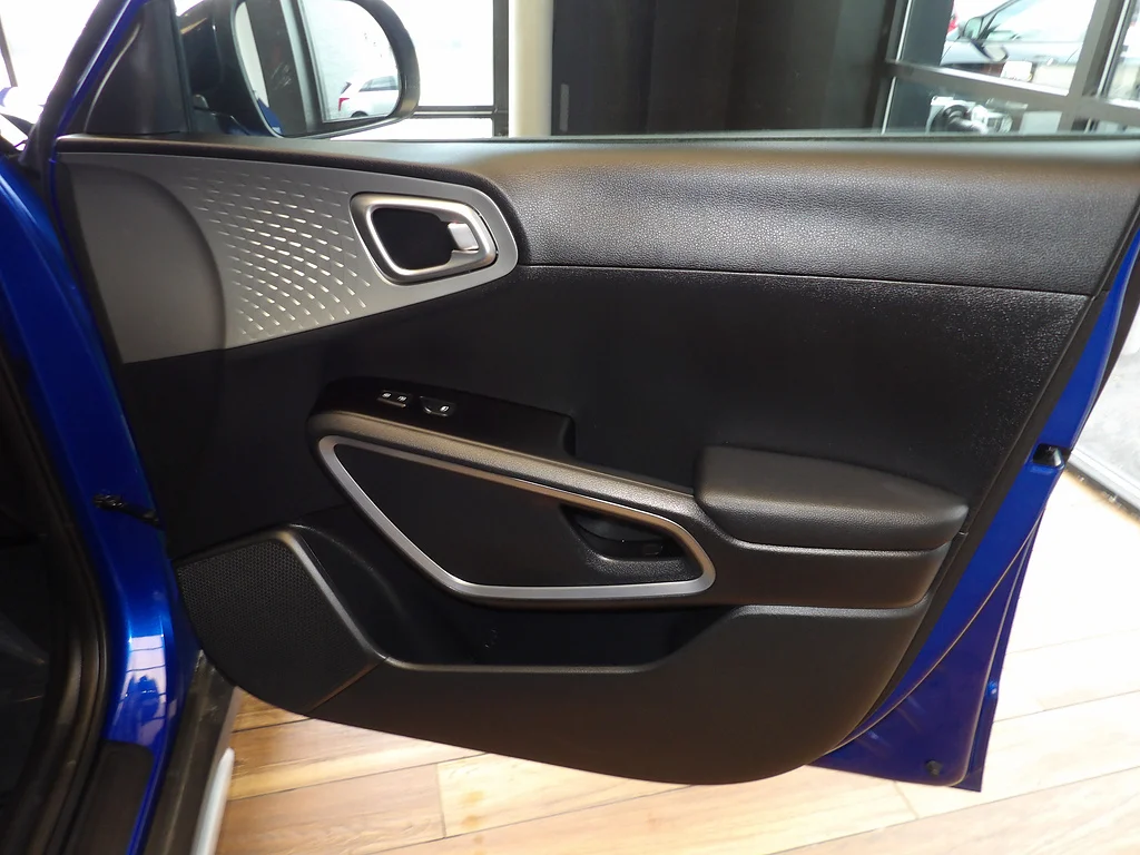 Used 2022 Neptune Blue/Cherry Black Kia X-Line image 12