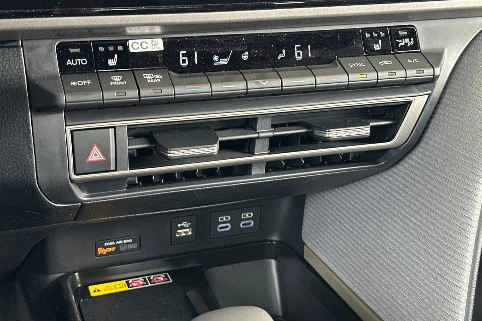 2026 Toyota Camry SE - Photo 18
