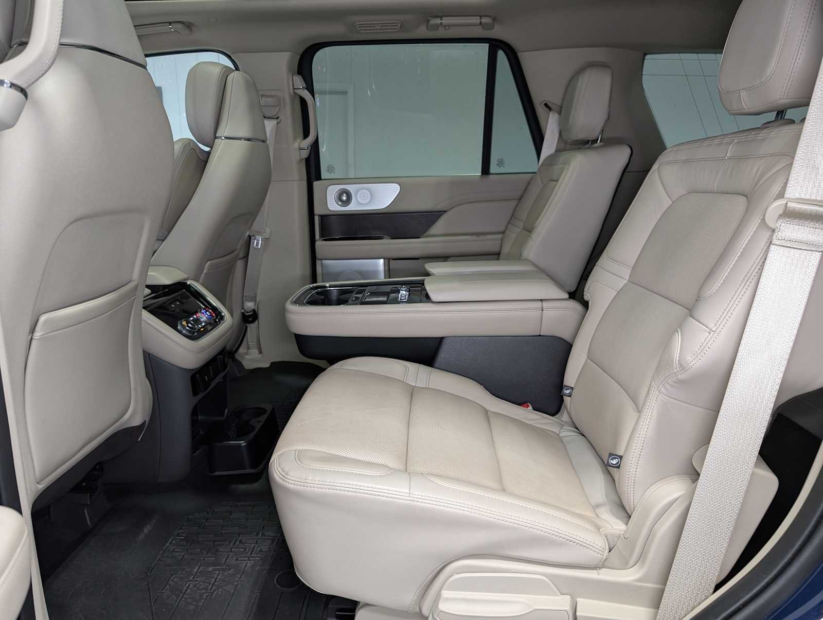 Used 2020 Rhapsody Blue Lincoln Reserve image 25