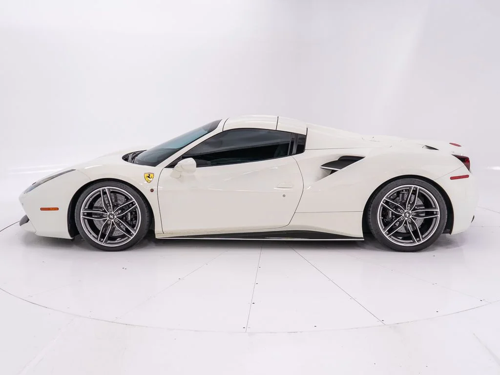 Used 2018 Bianco Avus Ferrari  image 11