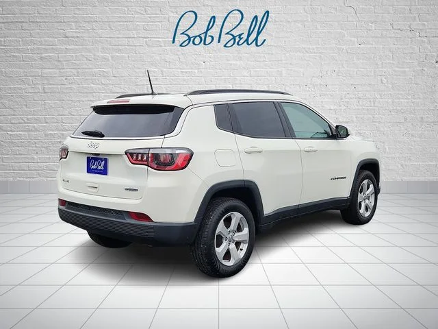 Used 2018 White Jeep Latitude image 6