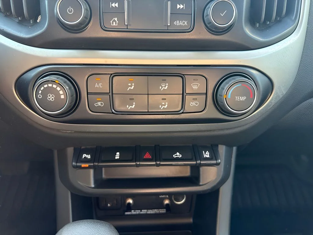 Used 2022 White Chevrolet LT image 17