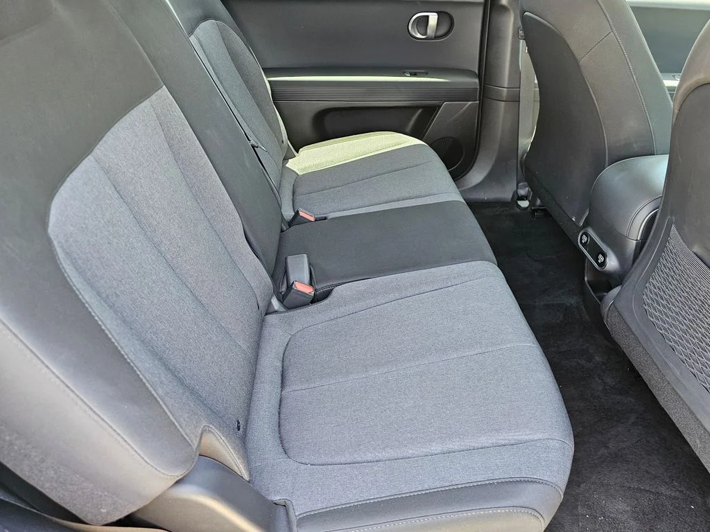 Used 2024 Green Hyundai SE image 14
