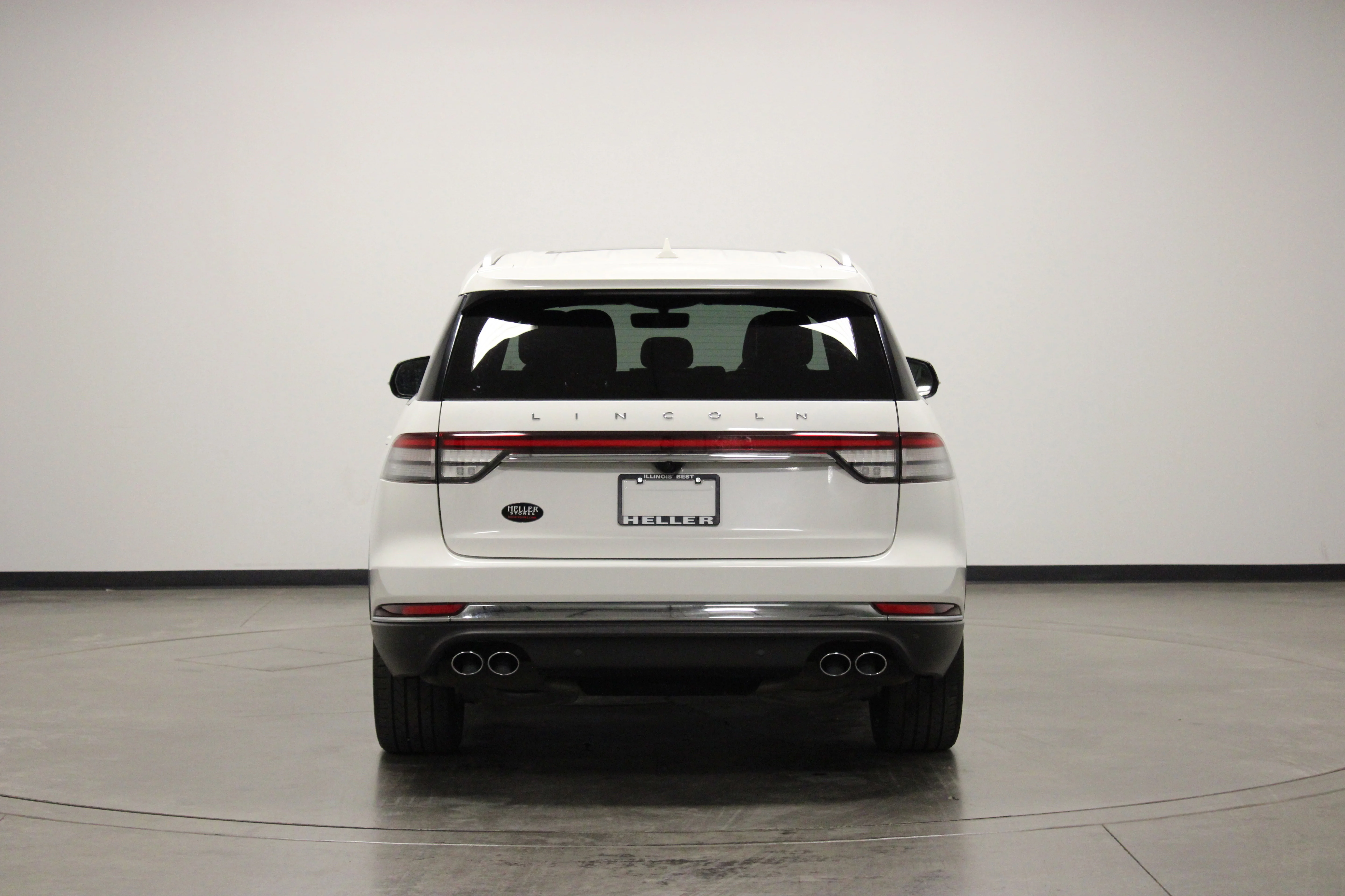 Used 2022 White Metallic Lincoln Reserve image 7