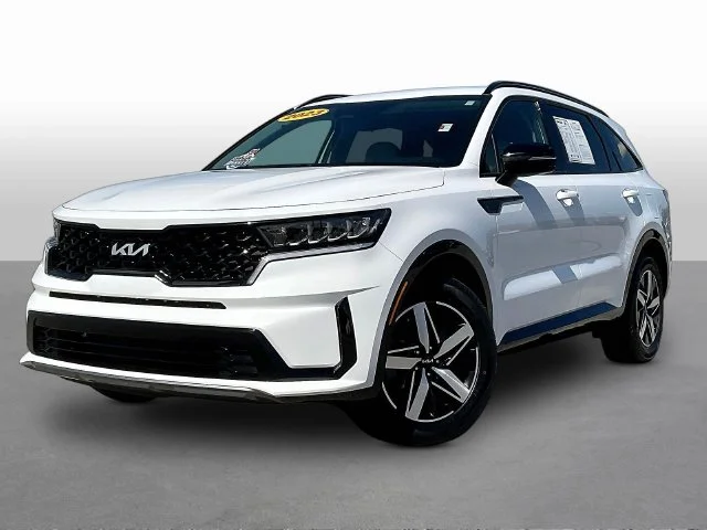 Used 2023 White Kia S image 3