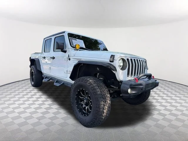 Used 2020 White Jeep Overland 4x4 image 3