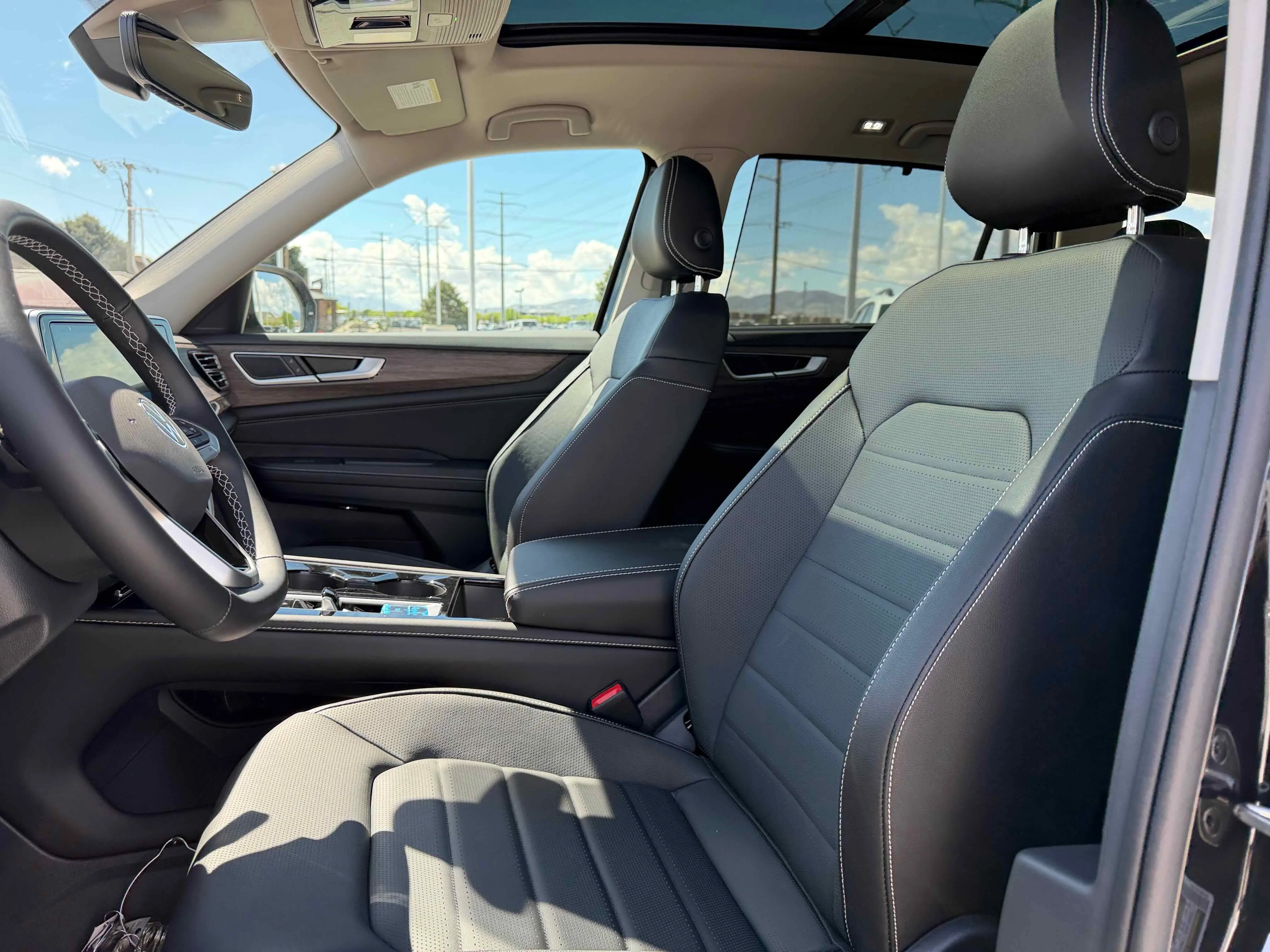 New 2026 Deep Black Volkswagen 2.0T SEL image 3